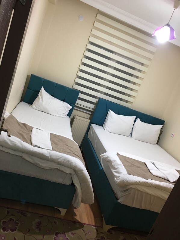 Chambre Triple Standard | Bureau, Wi-Fi gratuit