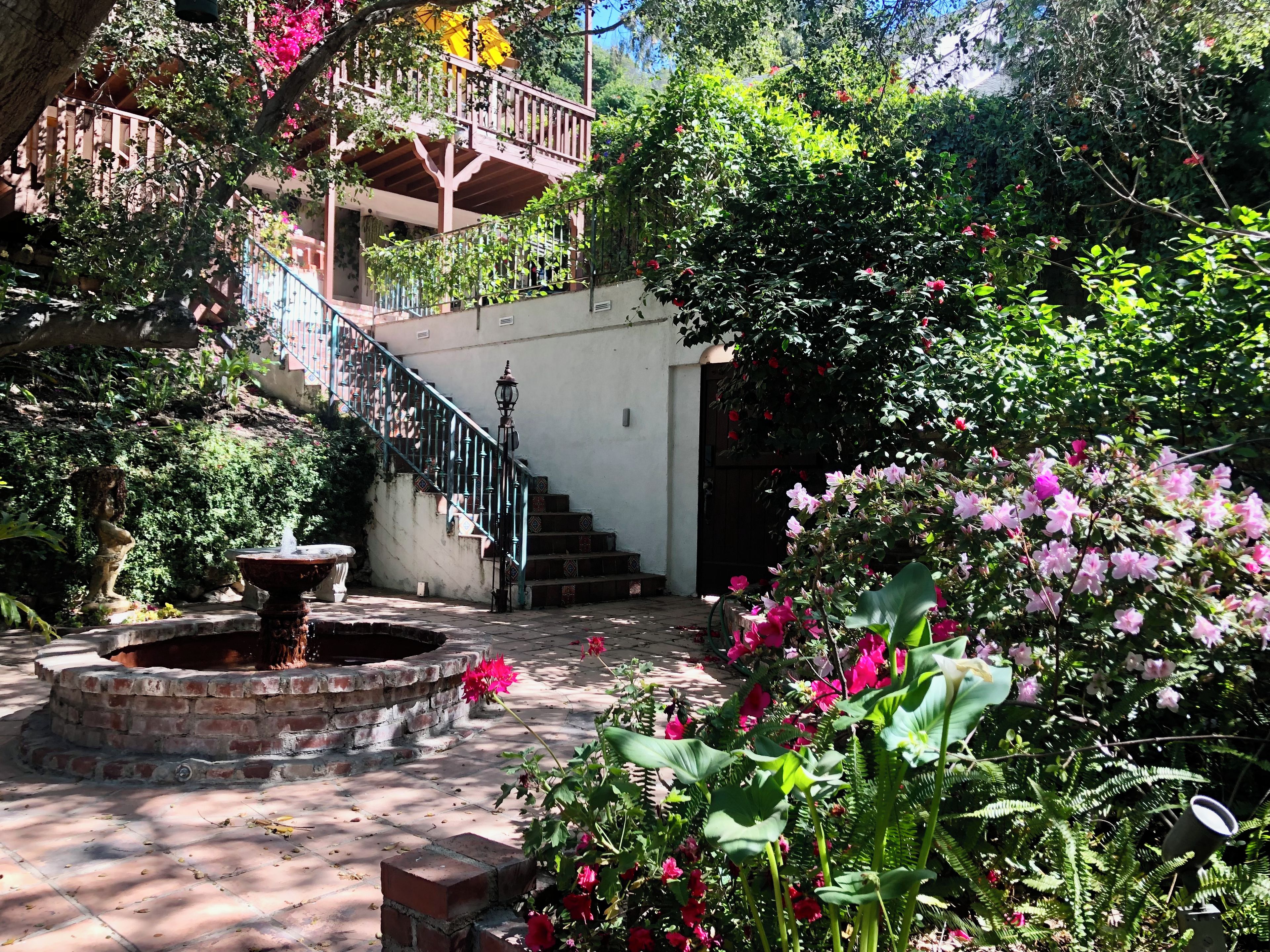 A peaceful Beverly Hills garden retreat just minutes from the city.