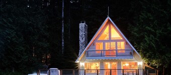 Diamond on the Sky: Riverfront mountain lodge w/ views, fireplace & WiFi