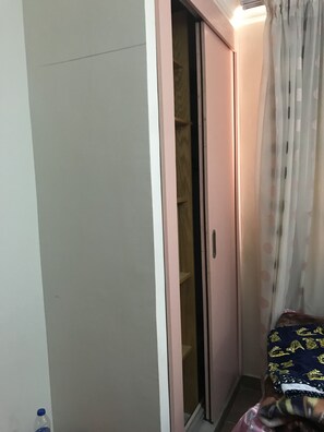 シャレー 4 ベッドルーム | セーフティボックス (室内)、ベッドシーツ