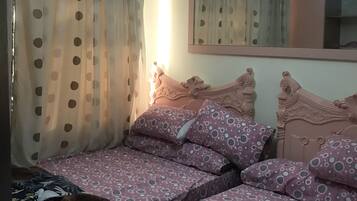 Chalet, 4 Bedrooms | In-room safe, bed sheets