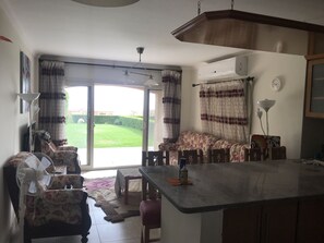 Chalet, 4 chambres | Coin séjour