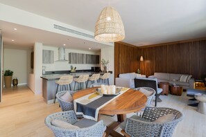 Deluxe Apartment, 2 Bedrooms | Living area