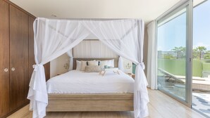 Un dormitorio con cama con dosel, armario de madera y balcón con vistas.
