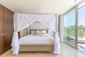 Premium bedding, in-room safe, individually decorated