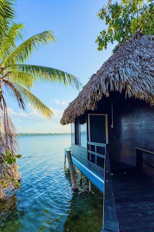 2 habitaciones, cubrecamas, wifi gratis y ropa de cama . Mayan Spirit