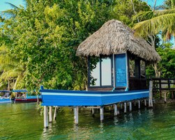 Deluxe Cabin | 2 bedrooms, down comforters, free WiFi, bed sheets