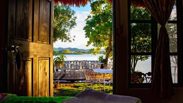 2 bedrooms, down comforters, free WiFi, bed sheets