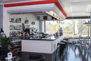 Bar (en el alojamiento)