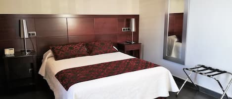 Minibar, desk, laptop workspace, blackout drapes