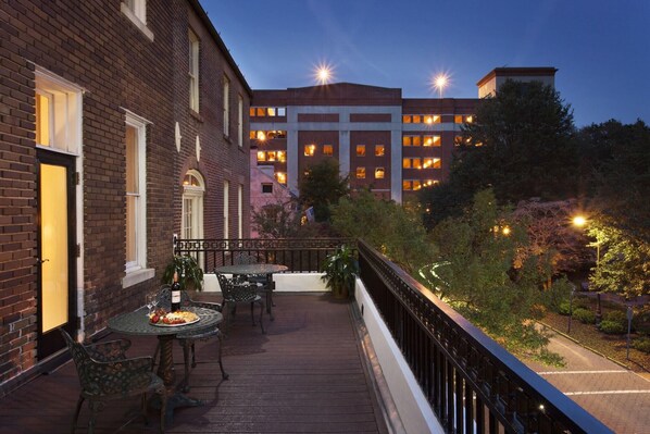 Terrace/patio - Planters Inn (Savannah)