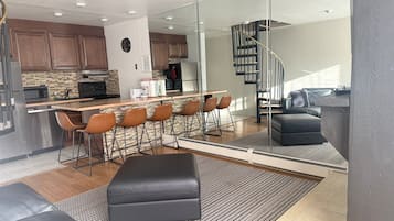 Smart TV, fireplace, DVD player