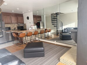 Smart TV, fireplace, DVD player