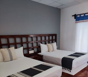 Quarto casal standard | Escrivaninha, Wi-Fi de cortesia, roupa de cama