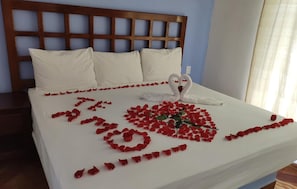 Schreibtisch, kostenloses WLAN, Bettwäsche