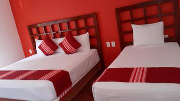 Escritorio, wifi gratis y ropa de cama