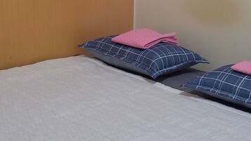 Schreibtisch, Bügeleisen/Bügelbrett, kostenloses WLAN, Bettwäsche