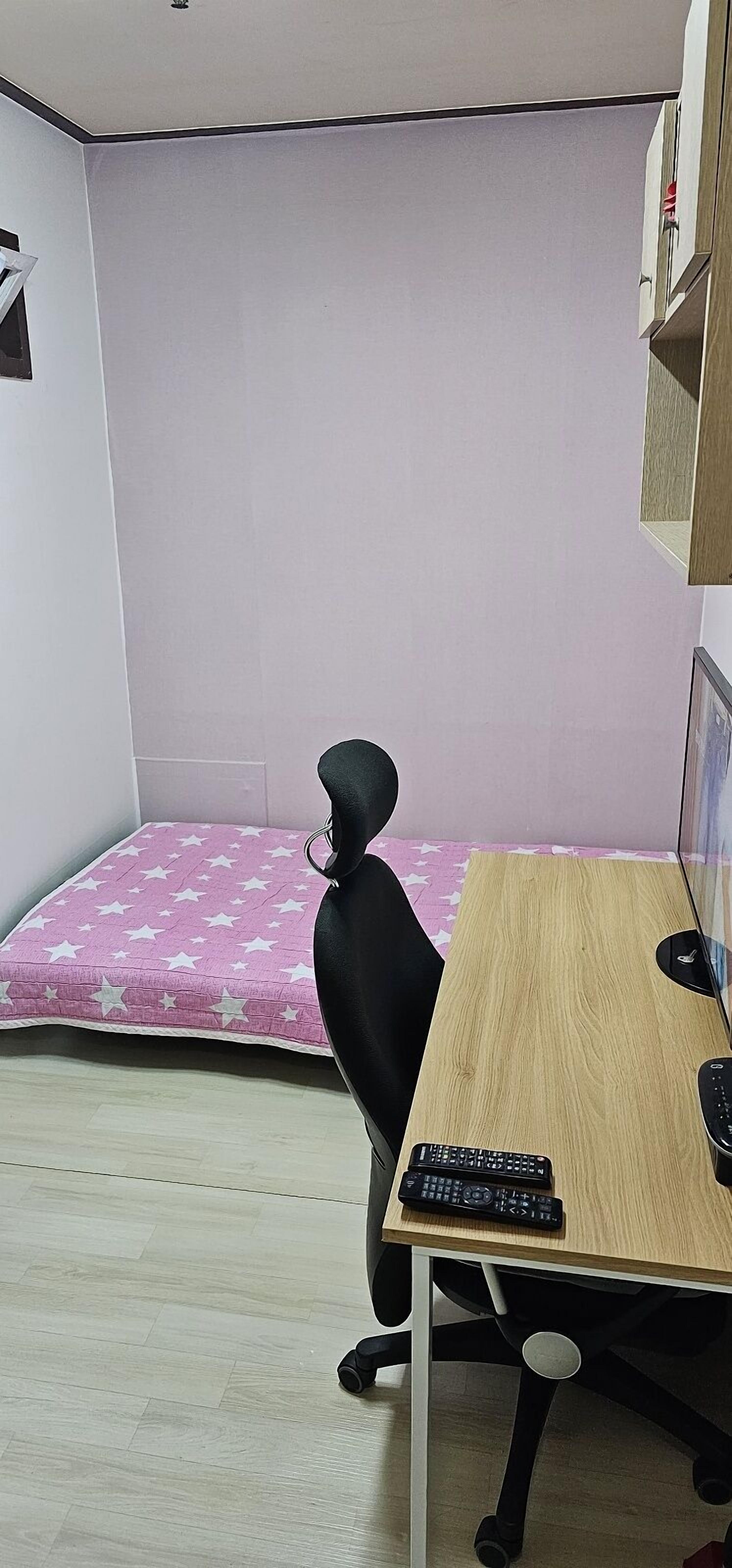 Superior Room | Desk, iron/ironing board, free WiFi, bed sheets
