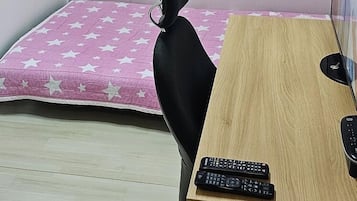 Superior Room | Desk, iron/ironing board, free WiFi, bed sheets