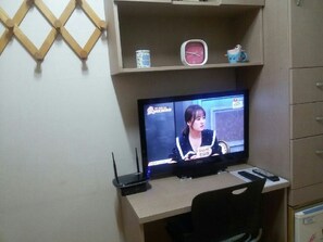 Desk, iron/ironing board, free WiFi, bed sheets - Jukjeon Guesthouse iwantlivingtel (Yongin)