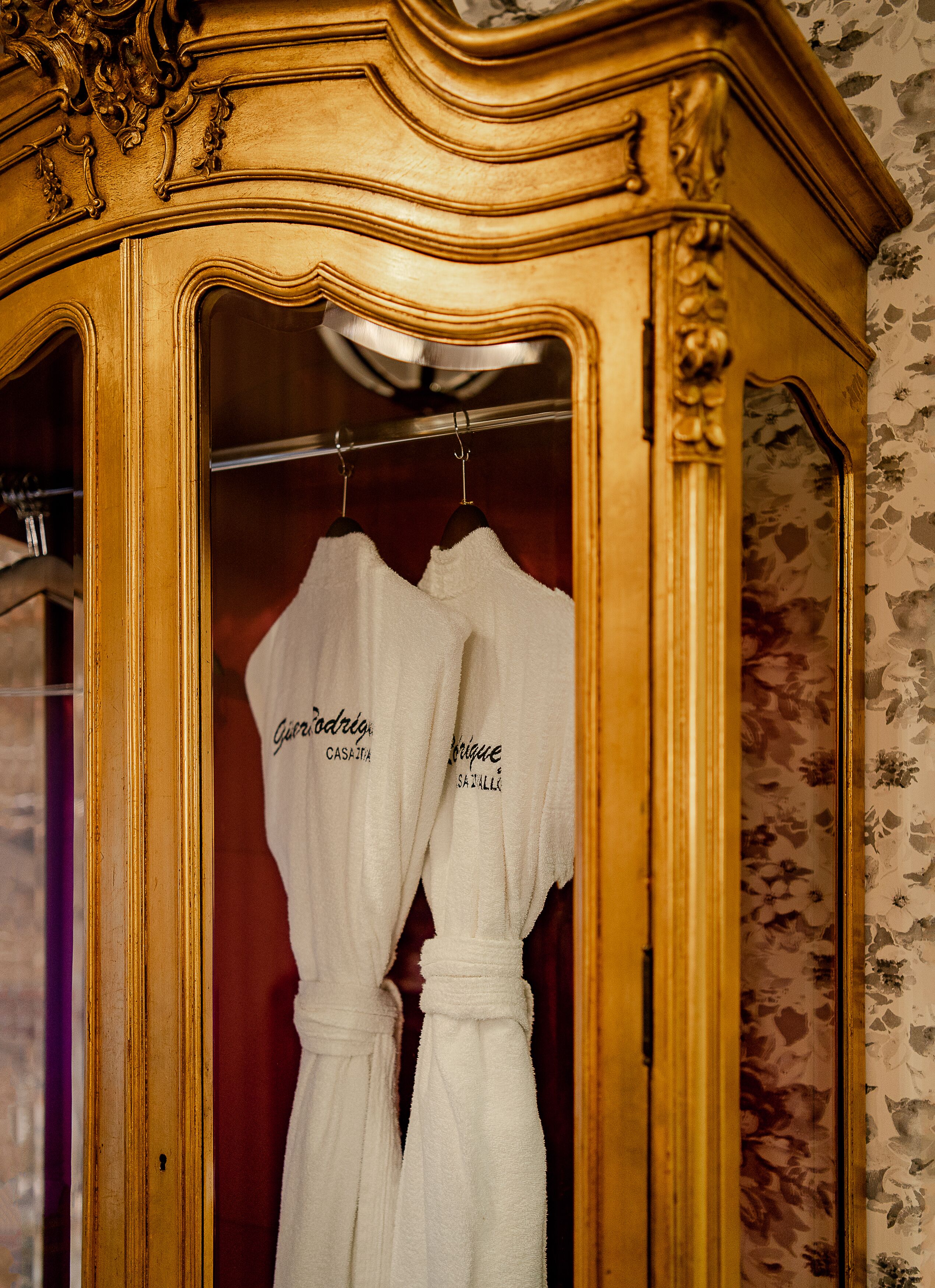 güera rodríguez | bathroom | shower, hydromassage showerhead, designer toiletries, hair dryer