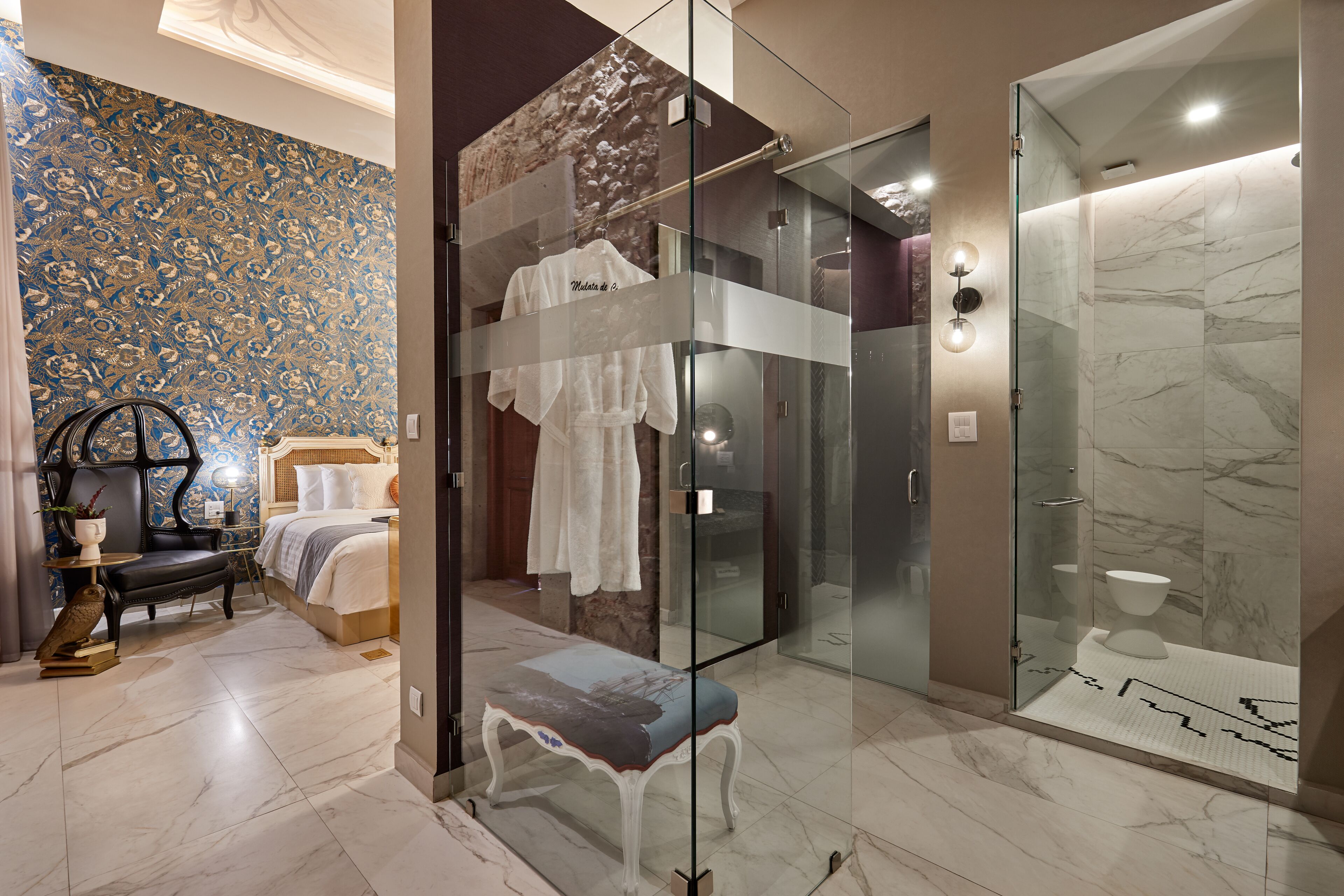 mulata de córdoba | bathroom | shower, hydromassage showerhead, designer toiletries, hair dryer