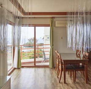 Violet | In-room dining - Jeju at the Beach Pension (Seogwipo)