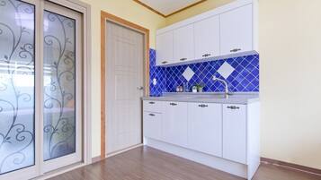 Studio, 1 Doppelbett (102) | Eigene Kochnische | Kühlschrank, Mikrowelle, Herdplatte, Wasserkocher