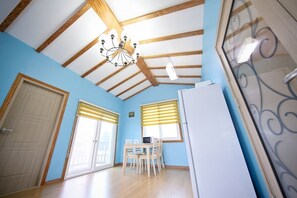 Studio, 2 Double Beds (201) | Free WiFi - Gyeongju Toham Mountain Rock Pension & Glamping (Gyeongju)