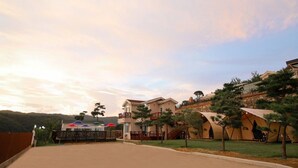 Unclassified image, 3 of 61, button - Gyeongju Toham Mountain Rock Pension & Glamping (Gyeongju)