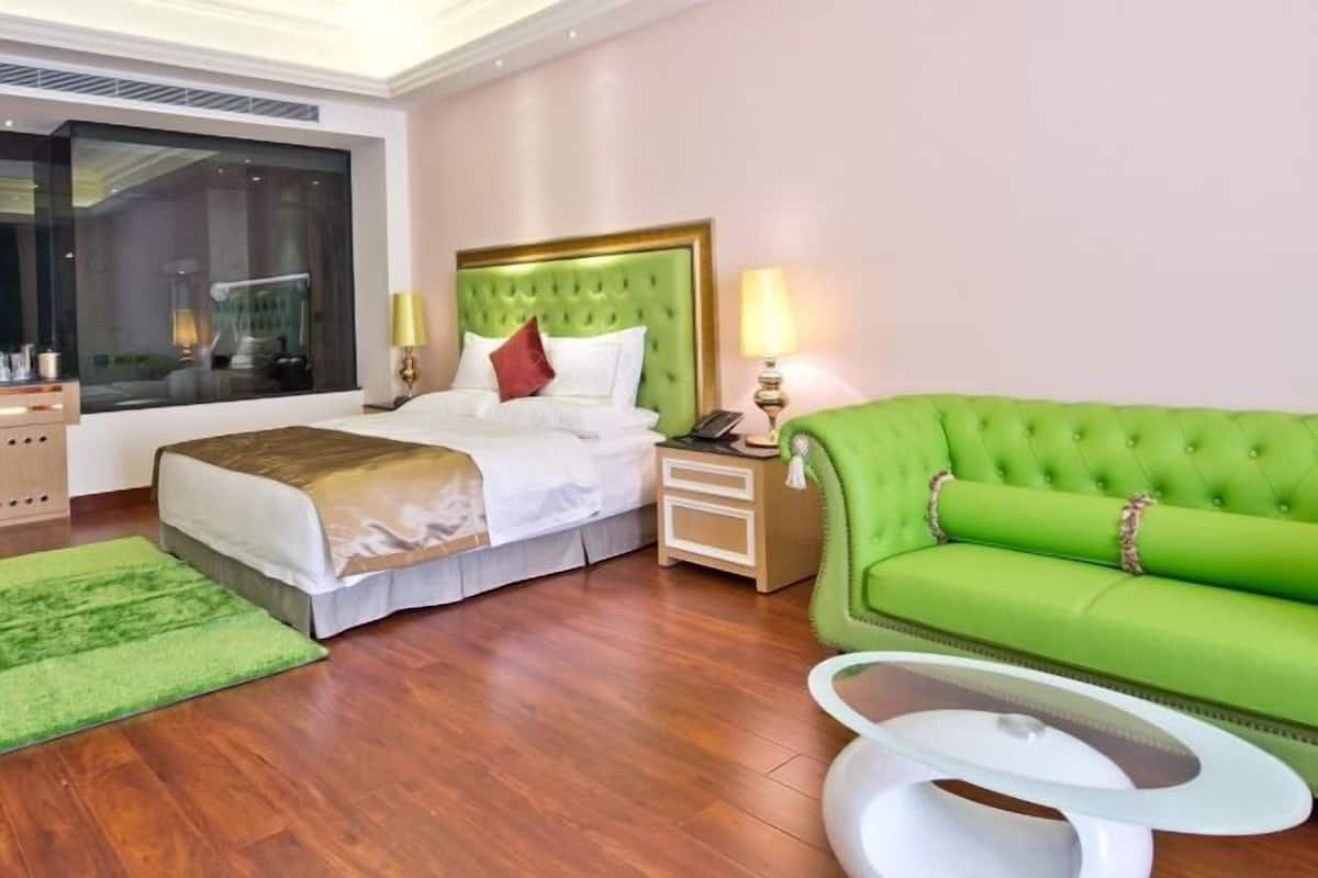 1 slaapkamer, een minibar, een bureau, verduisterende gordijnen