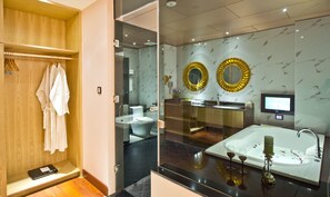 Suite executiva | Bany | Articles de tocador gratuïts, assecador de cabells i sabatilles 