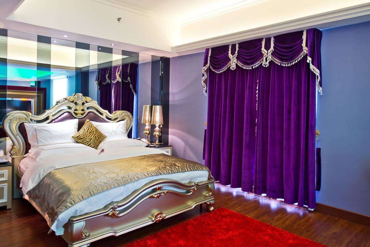Grand Room | Minibar, desk, blackout curtains, soundproofing