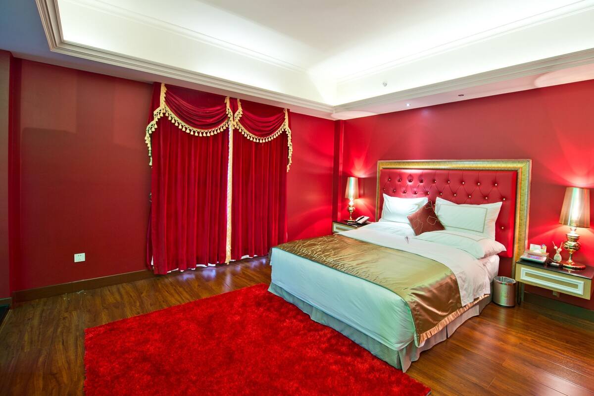 Exclusive Room | Minibar, desk, blackout curtains, soundproofing