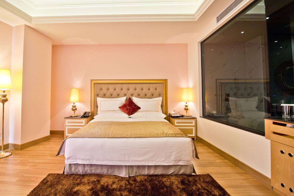 Deluxe Double Room | Minibar, desk, blackout curtains, soundproofing