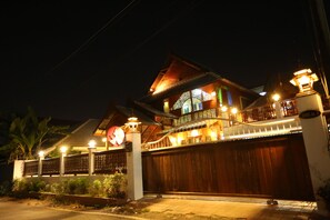 บริเวณภายนอก