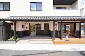 Front of property - Yadoya Uguisu (Tokyo)
