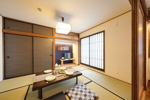 In-room safe, iron/ironing board, free WiFi, bed sheets - Yadoya Uguisu (Tokyo)