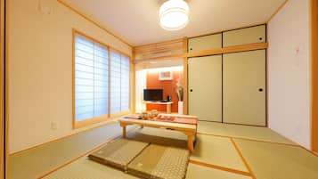 Chambre Familiale (Japanese Western Style, 1 Bathroom)