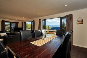 House, 5 Bedrooms | In-room dining - Pukeko Retreat (Kaikoura)