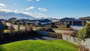 Unclassified image, 3 of 24, button - Pukeko Retreat (Kaikoura)