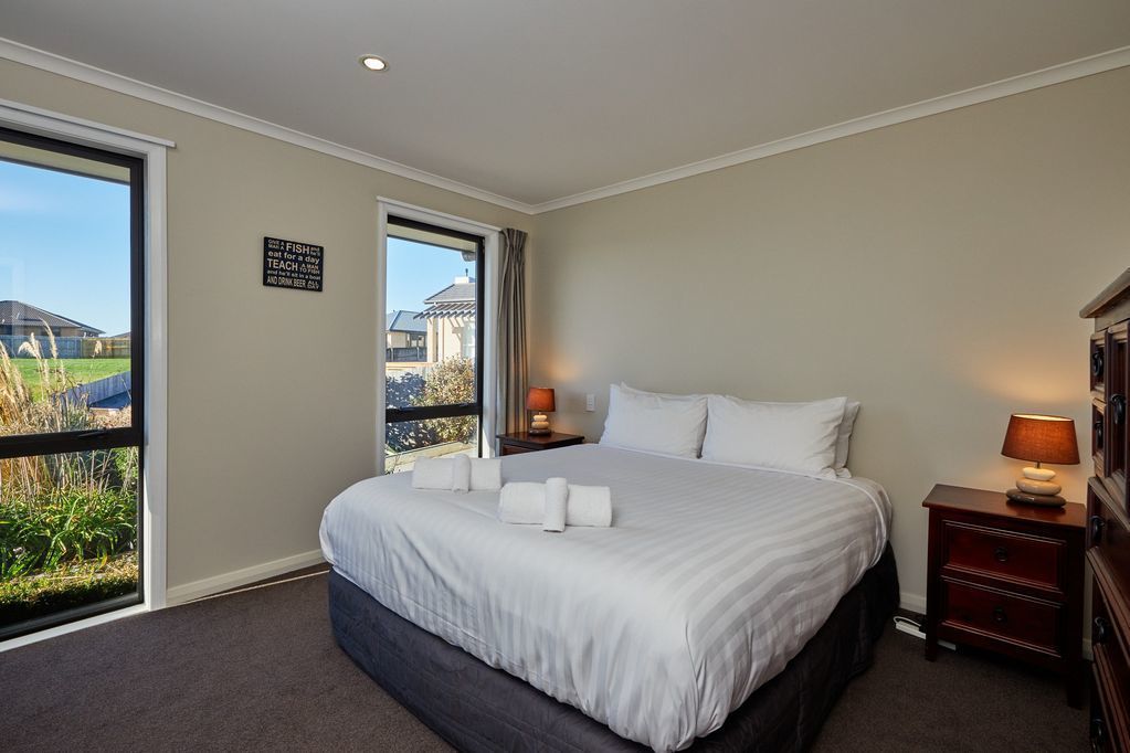 5 bedrooms, iron/ironing board, free WiFi, bed sheets