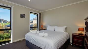 5 bedrooms, iron/ironing board, free WiFi, bed sheets