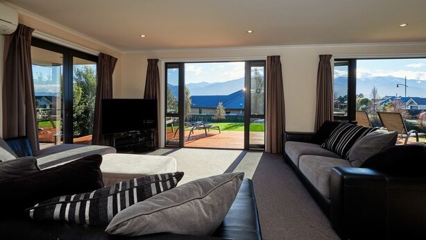 Unclassified image, 1 of 24, button - Pukeko Retreat (Kaikoura)