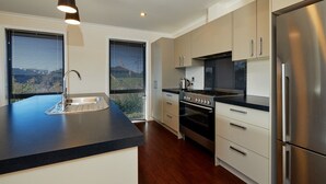 Unclassified image, 2 of 24, button - Pukeko Retreat (Kaikoura)