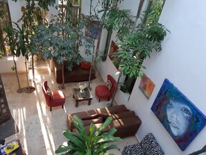 Lobby sitting area - La Aldea Cancún (Cancun)