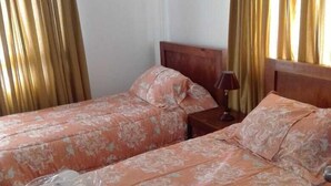 Twin Room | Blackout drapes, soundproofing, iron/ironing board (on request) - La Ruta del Jazz (Santa Cruz)