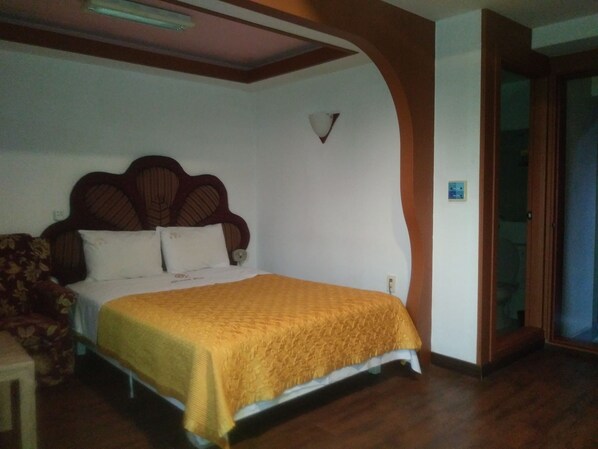 Standard Double Room | Free WiFi, wheelchair access