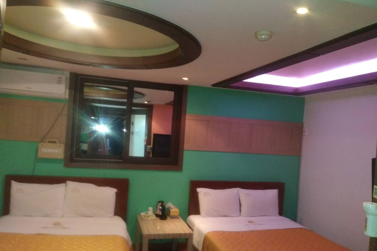 Premier Twin Room | WiFi (free)