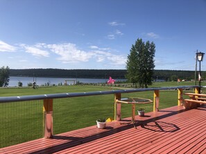 Terrace/patio - Cariboo Log Guest House (Lac La Hache)